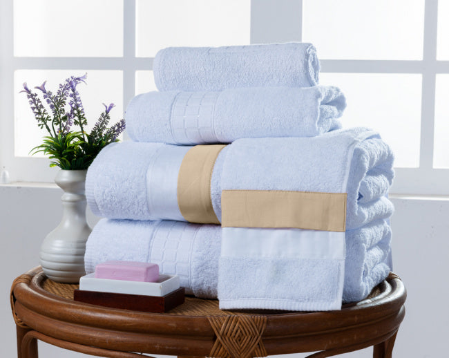 Jogo de Banho Laisa Tecido Egípcio 100% Algodão 05 Peças - Branco / Dourado