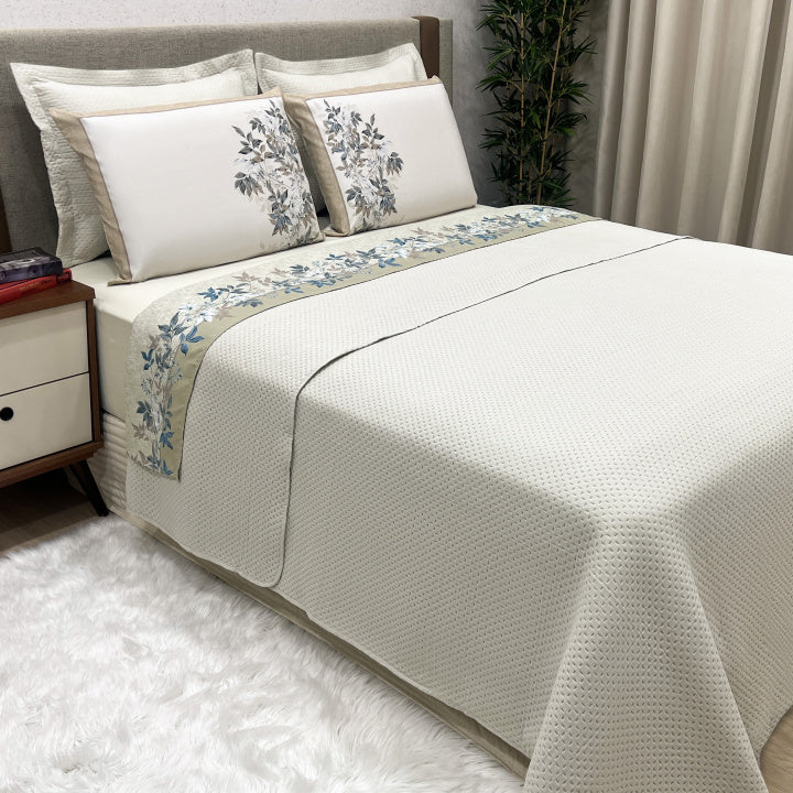 Kit Cobre Leito + Jogo Cama Percal 300 Fios Florata Casal 07 Peças - Palha C/ Nude