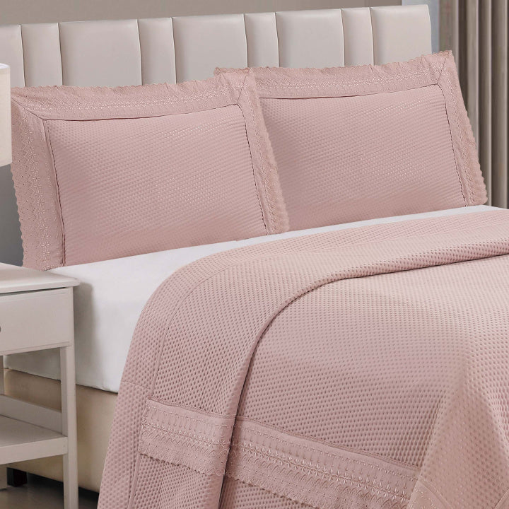 Cobre Leito Percal 300 Fios C/ Bordado Inglês Toque de Pluma Queen Majestic 03 Peças - Malva