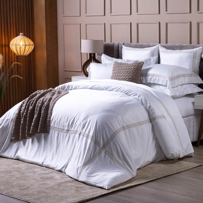 Capa de Edredom Queen Sonhare 400 Fios Fibra de Bambu 03 Peças - Branco / Dourado