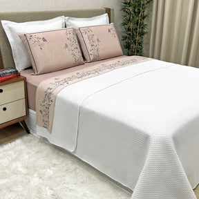 Kit Cobre Leito + Jogo Cama Percal 300 Fios Florata King 07 Peças - Branco C/ Malva