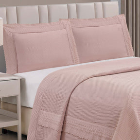 Cobre Leito Percal 300 Fios C/ Bordado Inglês Toque de Pluma Queen Majestic 03 Peças - Malva