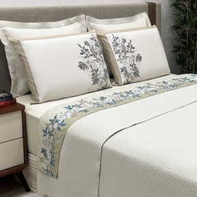 Kit Cobre Leito + Jogo Cama Percal 300 Fios Florata Queen 07 Peças - Branco C/ Malva  Ver Descrição do produto